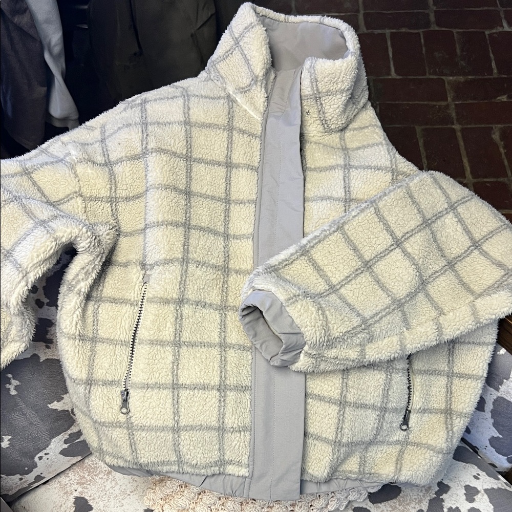Vuori Cozy Plaid Sherpa Jacket